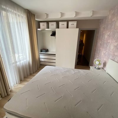 Vermietung einer geräumigen 3-Zimmer-Wohnung, Zentrum von Varna, Bulgarien